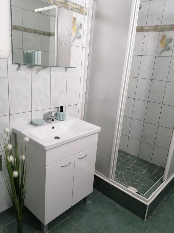 Holiday House Lara Starigrad Paklenica Eksteriør billede