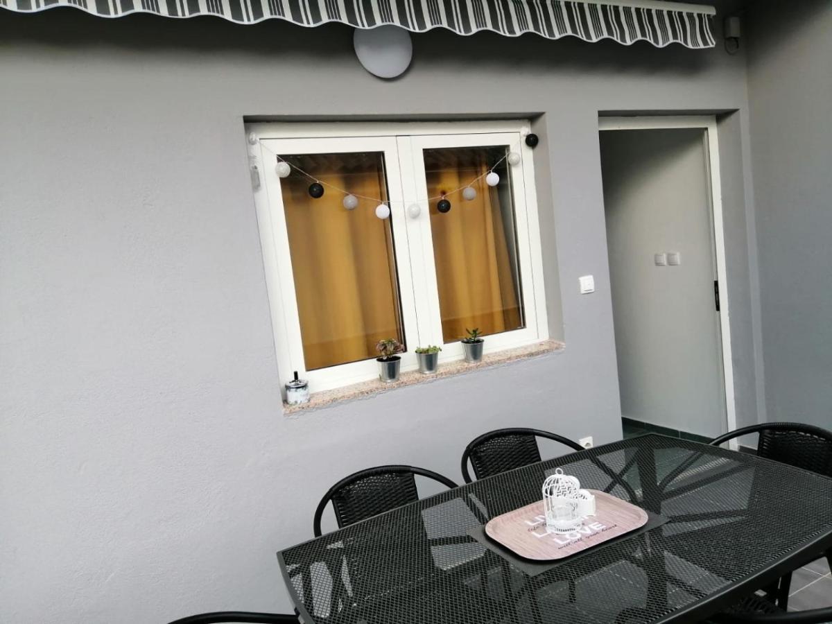 Holiday House Lara Starigrad Paklenica Eksteriør billede