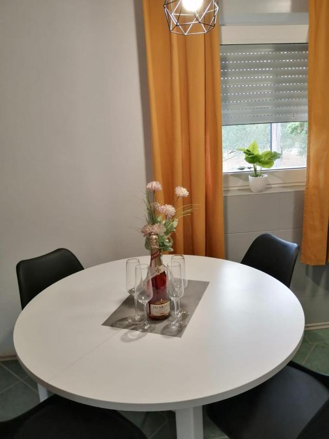 Holiday House Lara Starigrad Paklenica Eksteriør billede