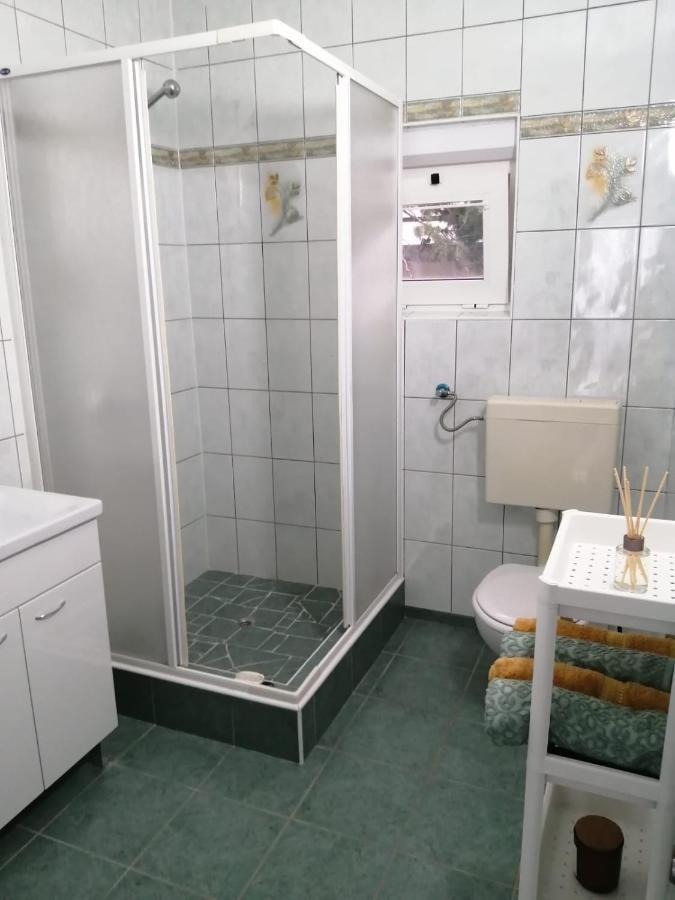 Holiday House Lara Starigrad Paklenica Eksteriør billede