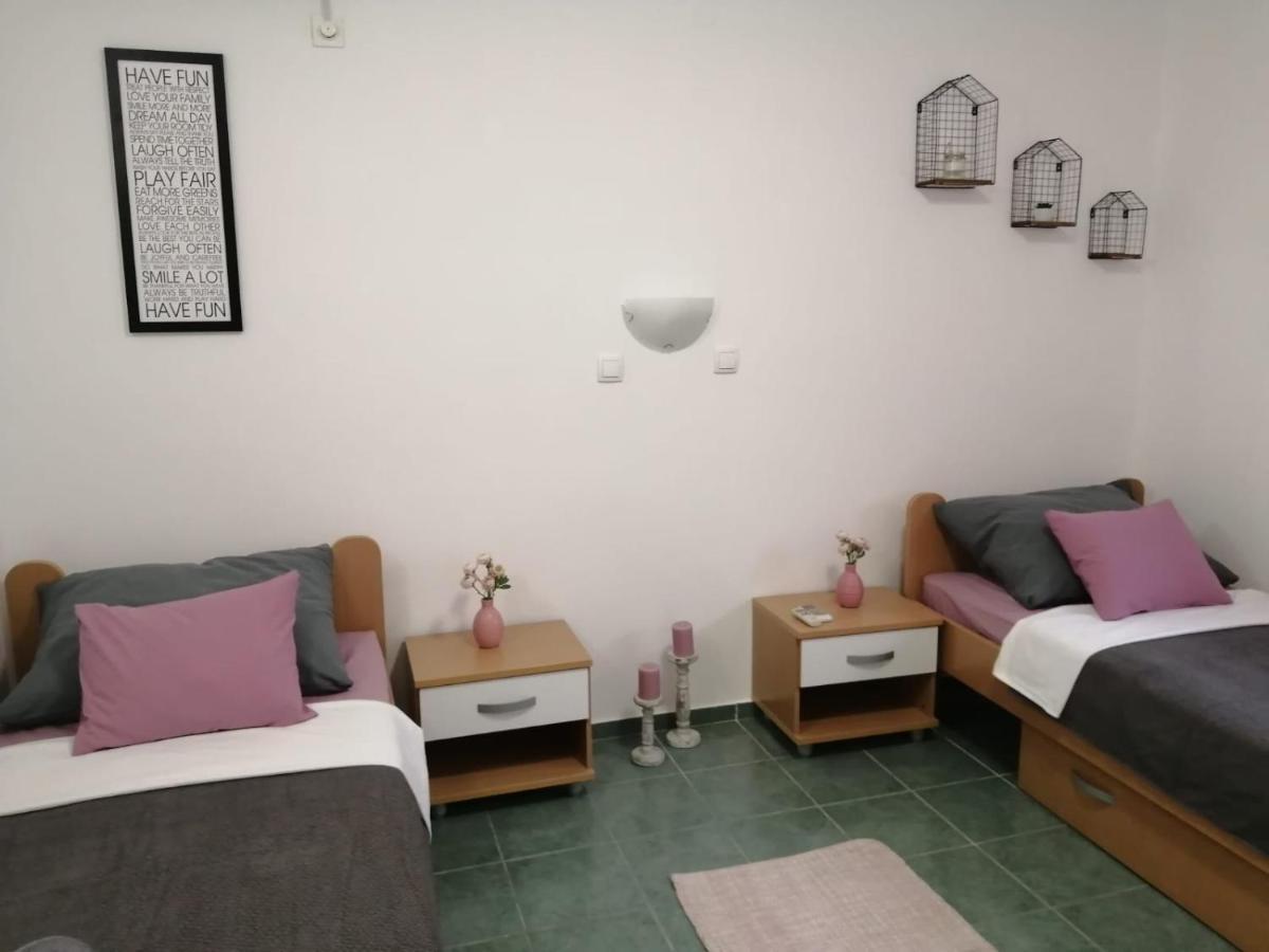 Holiday House Lara Starigrad Paklenica Eksteriør billede