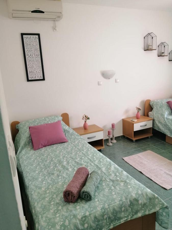Holiday House Lara Starigrad Paklenica Eksteriør billede