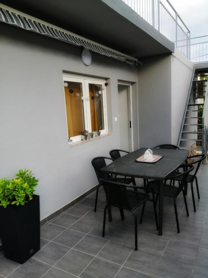 Holiday House Lara Starigrad Paklenica Eksteriør billede